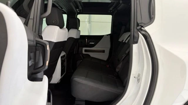 2025 GMC Hummer EV - Image 19 of 20