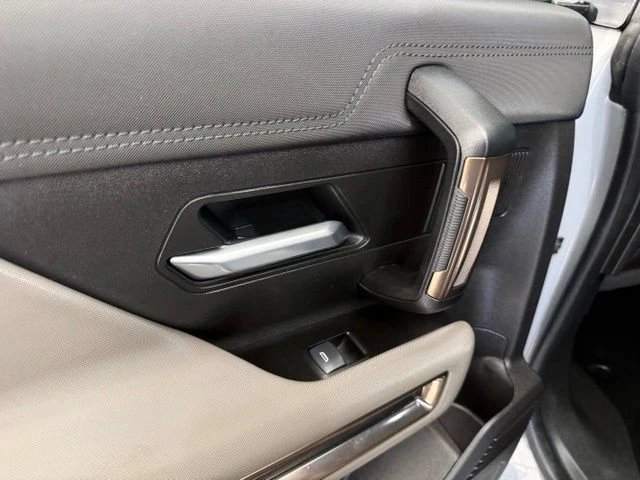 2025 GMC Hummer EV - Image 19 of 20