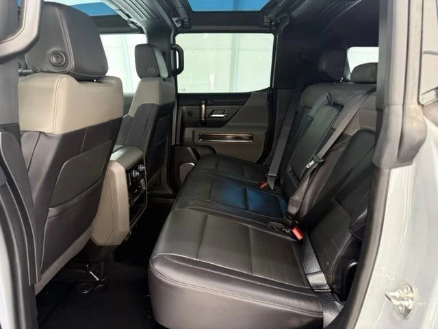 2025 GMC Hummer EV - Image 17 of 20
