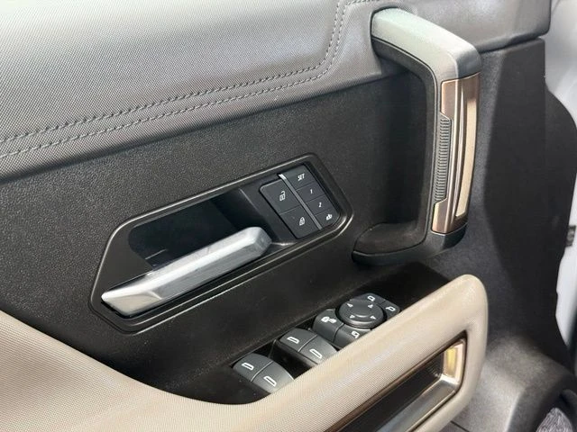 2025 GMC Hummer EV - Image 16 of 20