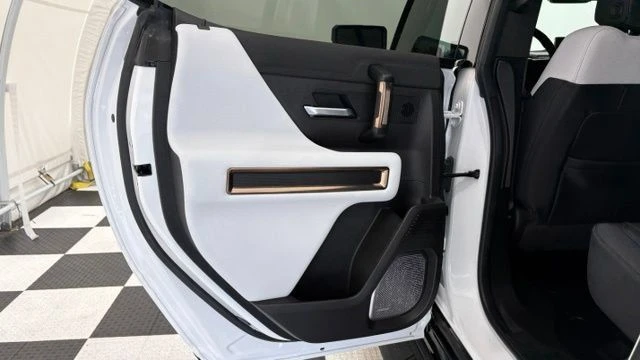 2025 GMC Hummer EV - Image 20 of 20