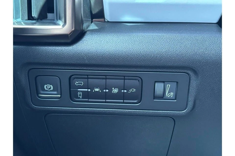 2025 GMC Hummer EV - Image 19 of 20