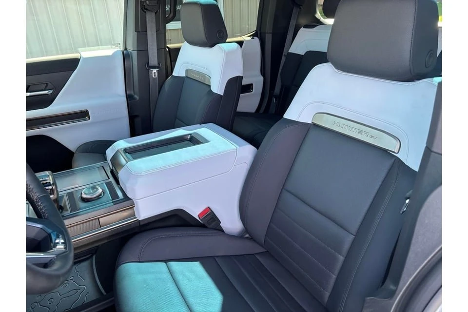 2025 GMC Hummer EV - Image 17 of 20