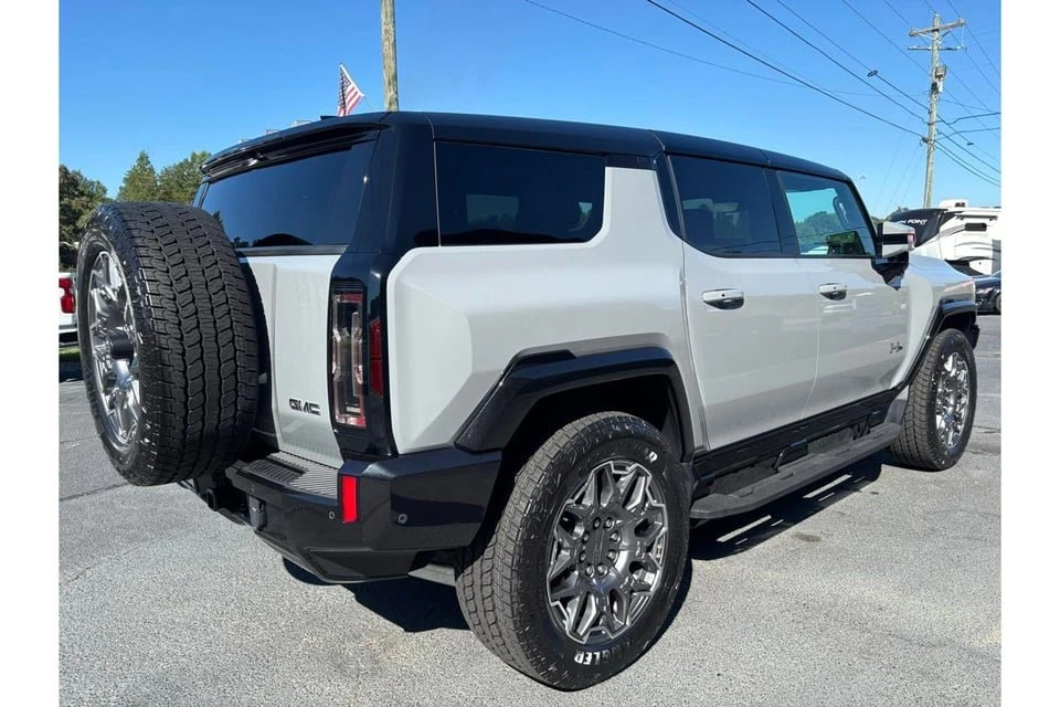 2025 GMC Hummer EV - Image 7 of 20