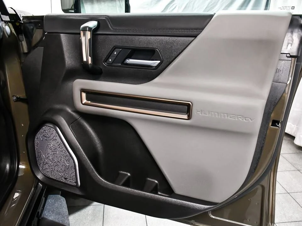 2025 GMC Hummer EV - Image 15 of 20