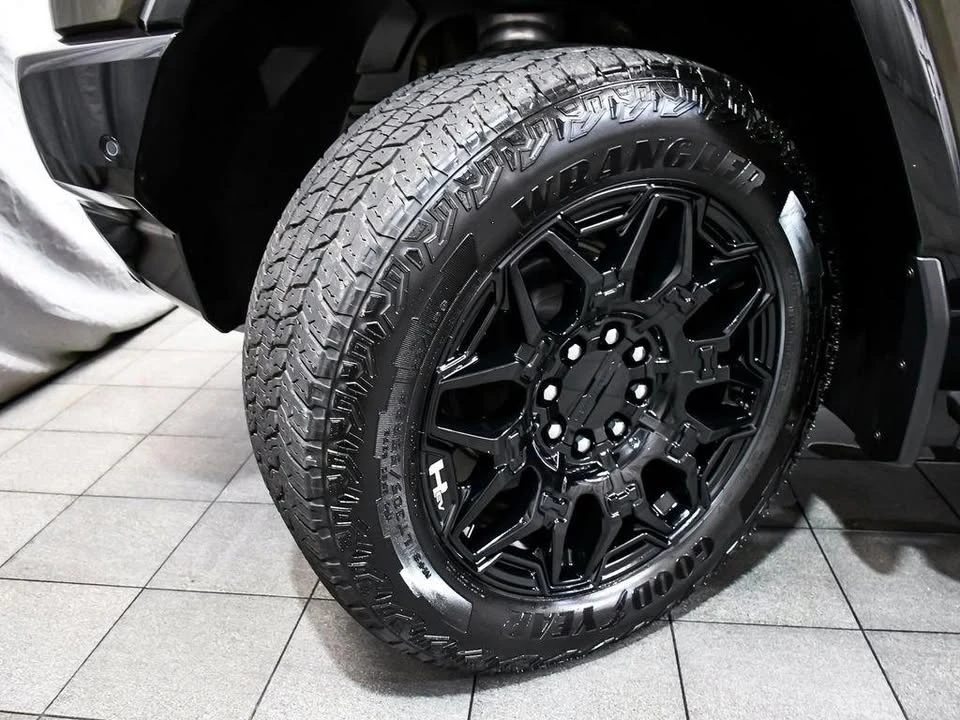 2025 GMC Hummer EV - Image 7 of 20