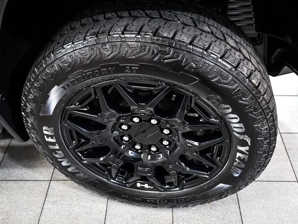 2025 GMC Hummer EV - Image 8 of 20