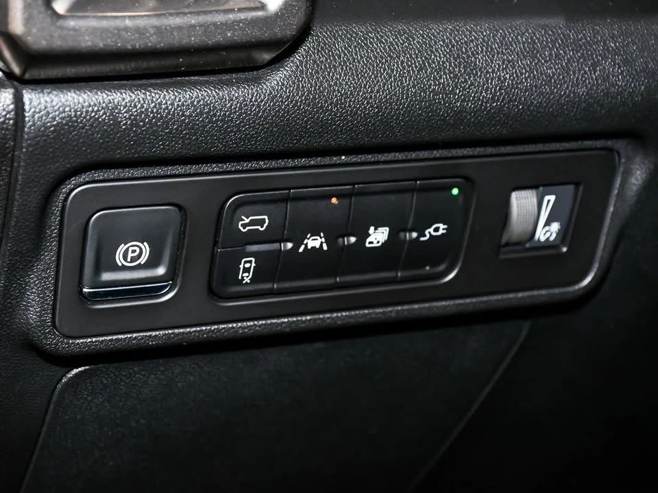 2025 GMC Hummer EV - Image 19 of 20