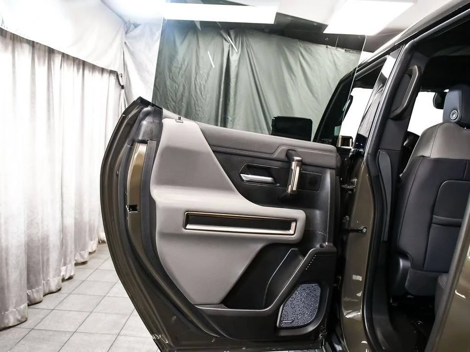 2025 GMC Hummer EV - Image 13 of 20