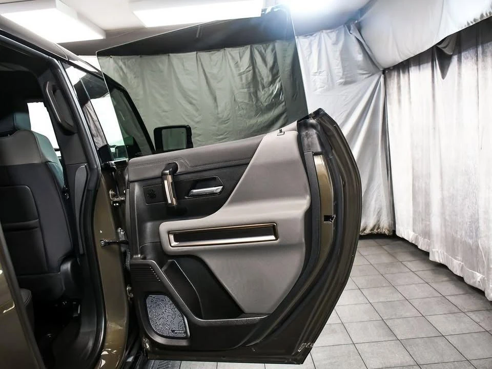 2025 GMC Hummer EV - Image 14 of 20