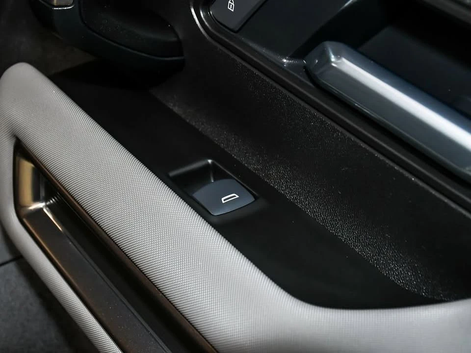 2025 GMC Hummer EV - Image 16 of 20