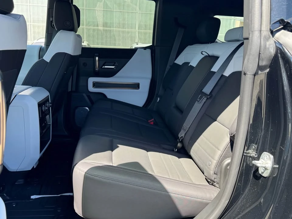 2025 GMC Hummer EV - Image 7 of 19