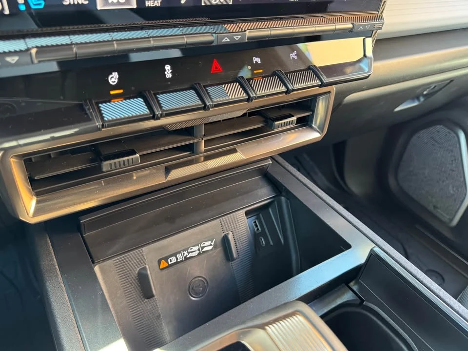 2025 GMC Hummer EV - Image 17 of 19