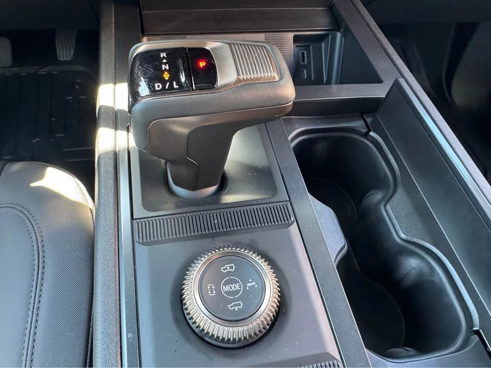 2025 GMC Hummer EV - Image 15 of 19