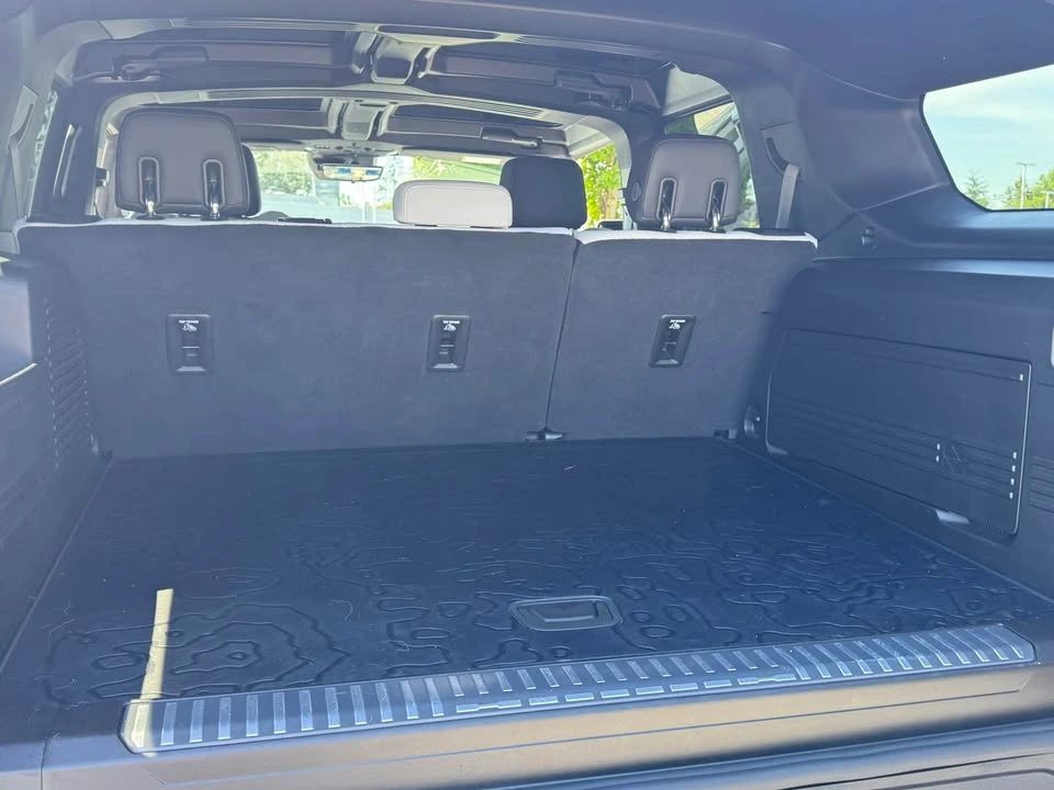 2025 GMC Hummer EV - Image 9 of 19