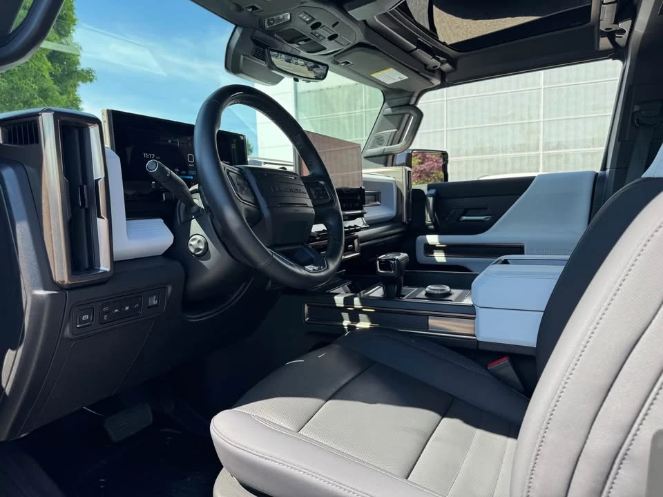 2025 GMC Hummer EV - Image 8 of 19