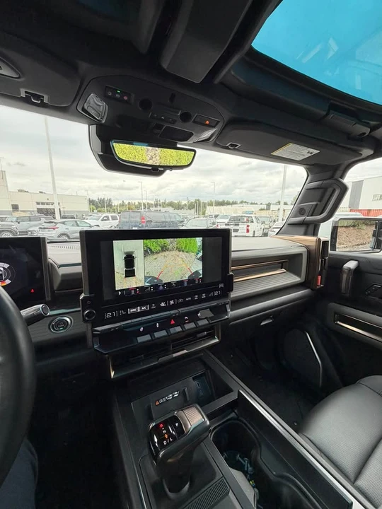 2025 GMC Hummer EV - Image 7 of 10
