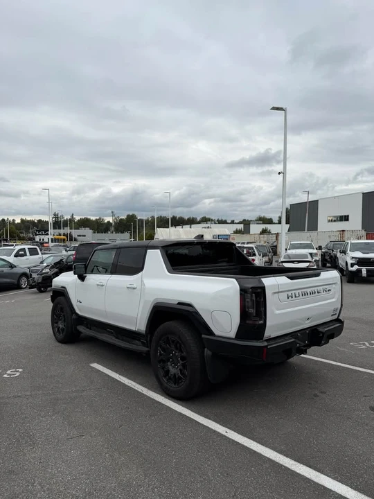2025 GMC Hummer EV - Image 10 of 10