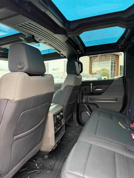 2025 GMC Hummer EV - Image 6 of 10