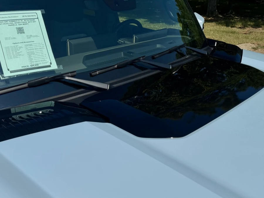 2025 GMC Hummer EV - Image 21 of 31