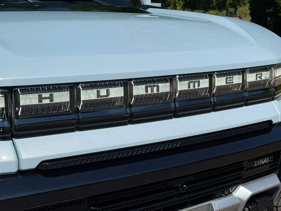 2025 GMC Hummer EV - Image 25 of 31