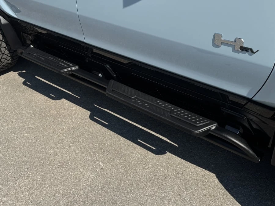 2025 GMC Hummer EV - Image 20 of 31