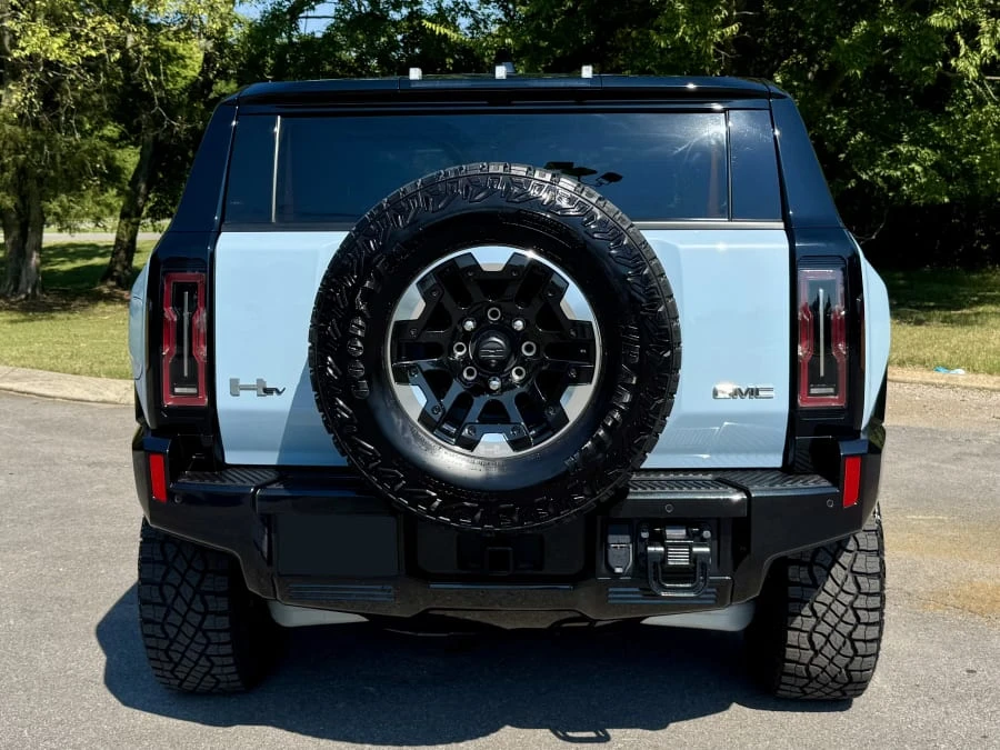 2025 GMC Hummer EV - Image 8 of 31