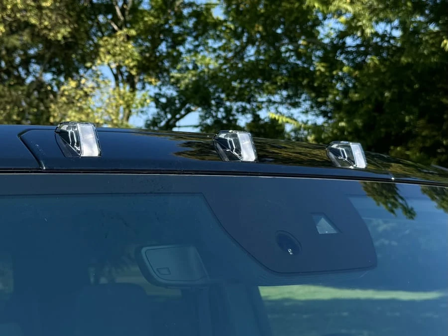 2025 GMC Hummer EV - Image 14 of 31