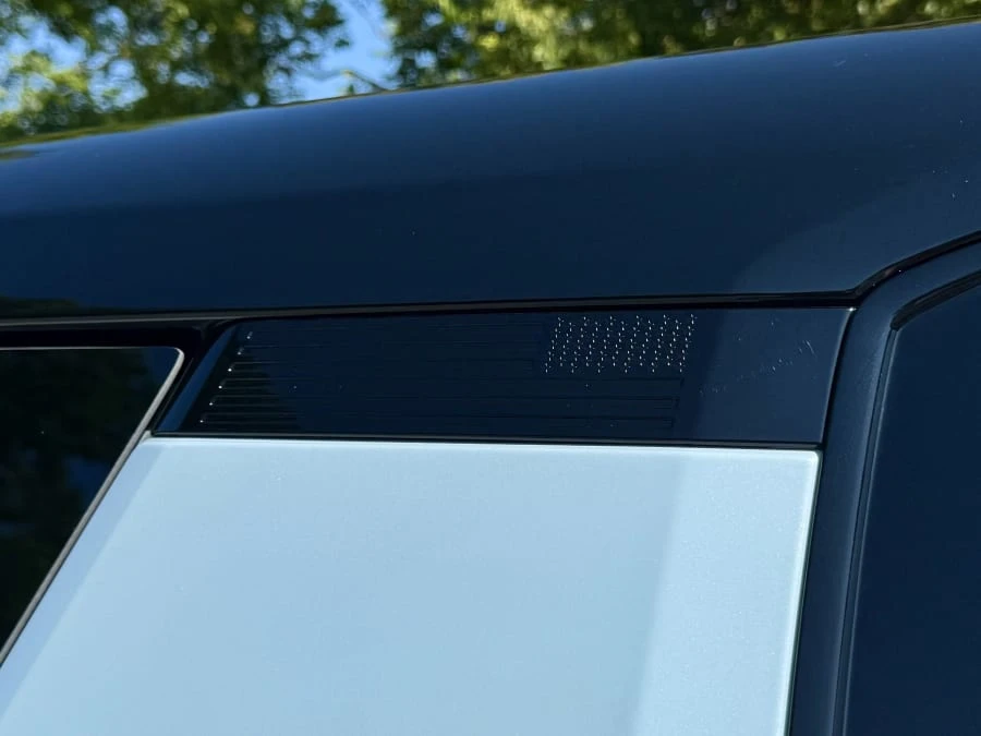 2025 GMC Hummer EV - Image 18 of 31