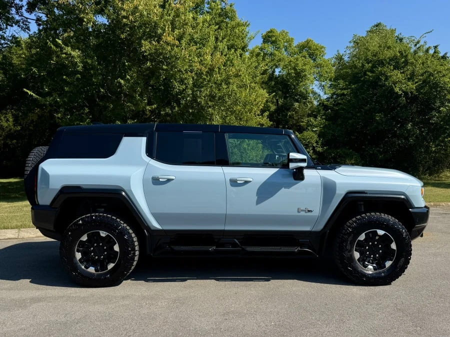 2025 GMC Hummer EV - Image 6 of 31