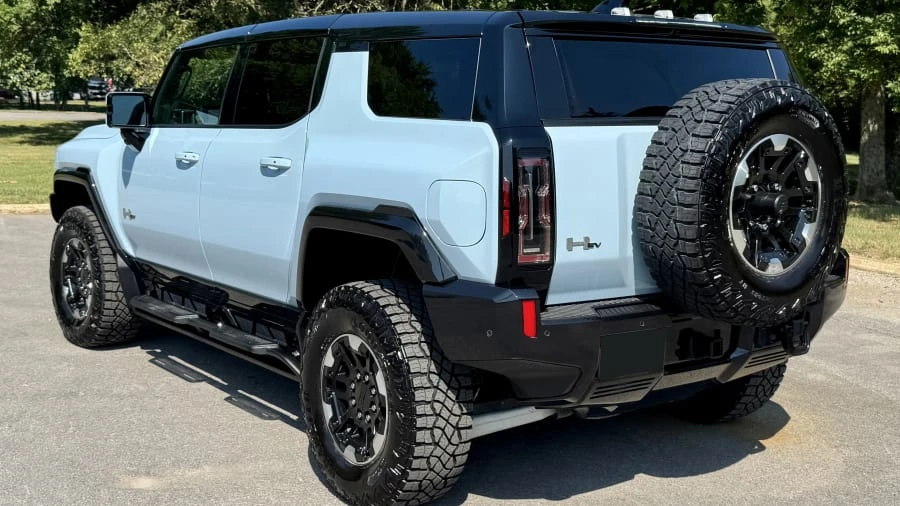 2025 GMC Hummer EV - Image 3 of 31