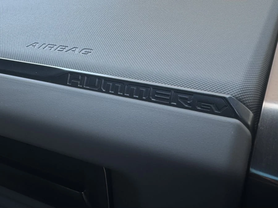 2025 GMC Hummer EV - Image 29 of 31