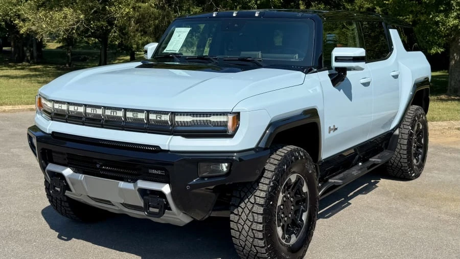 2025 GMC Hummer EV - Image 2 of 31