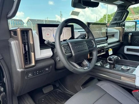 2025 GMC Hummer EV - Image 13 of 20
