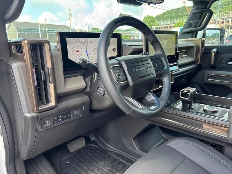2025 GMC Hummer EV - Image 12 of 20