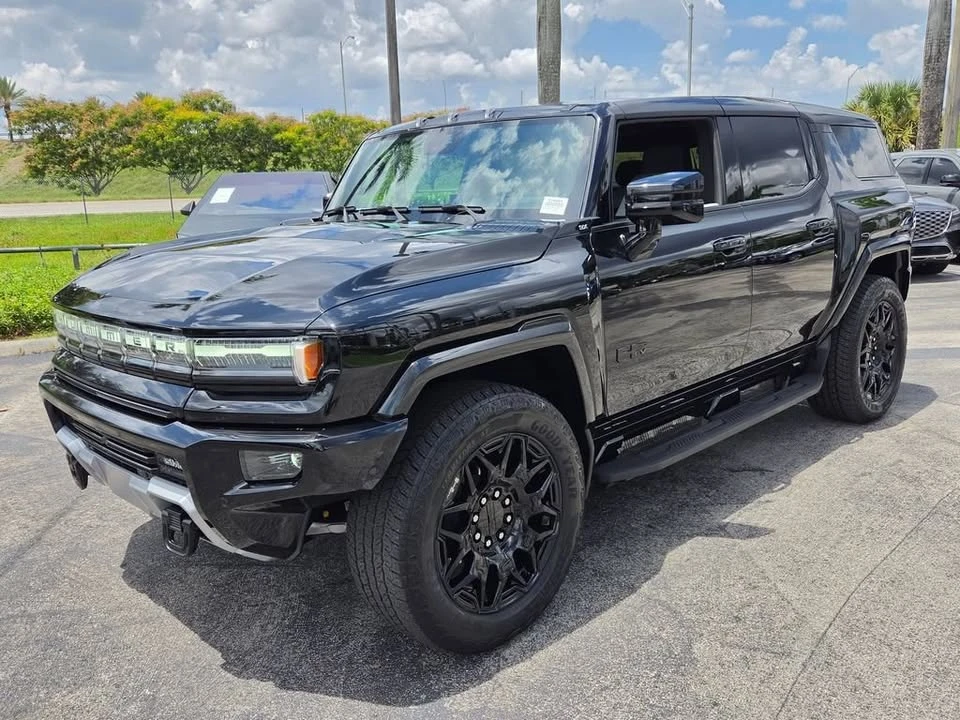 2025 GMC Hummer EV - Image 9 of 19