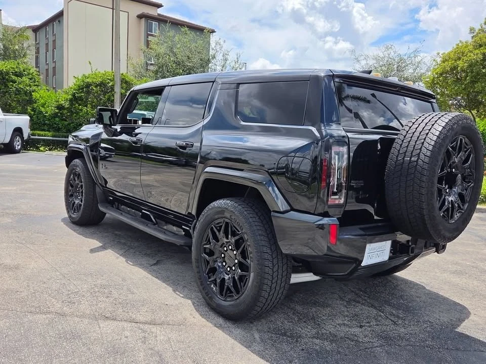 2025 GMC Hummer EV - Image 7 of 19