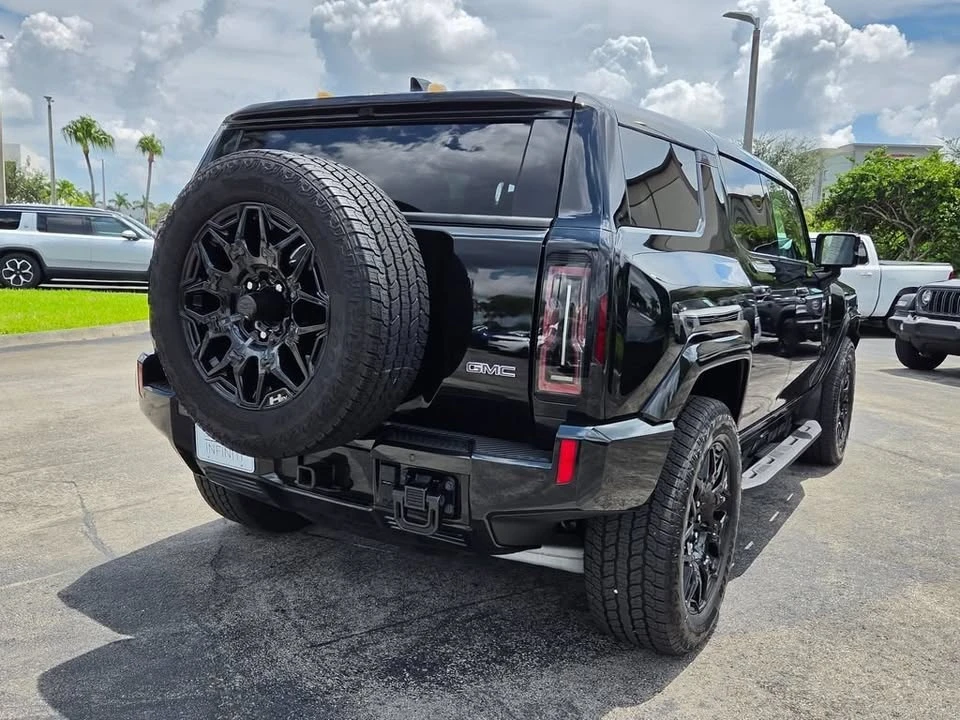 2025 GMC Hummer EV - Image 4 of 19