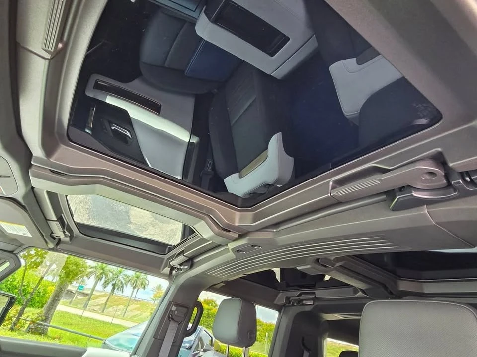 2025 GMC Hummer EV - Image 12 of 19