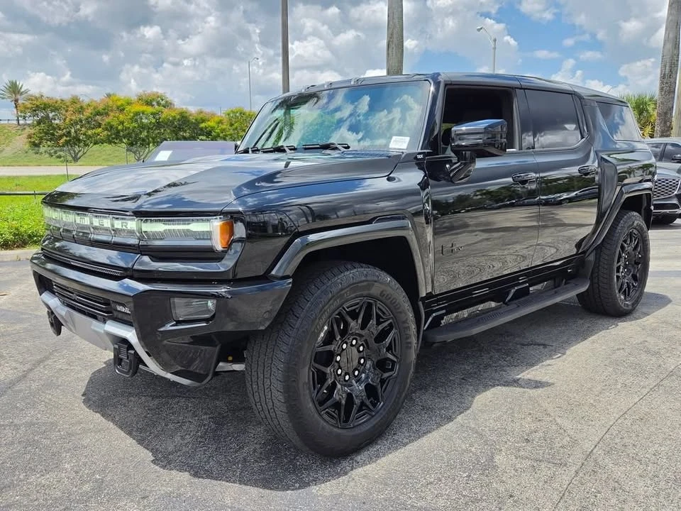 2025 GMC Hummer EV - Image 10 of 19