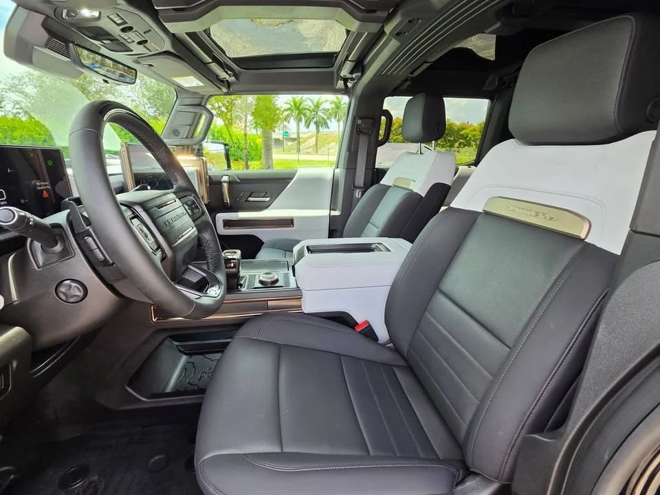 2025 GMC Hummer EV - Image 14 of 19