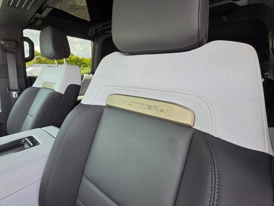 2025 GMC Hummer EV - Image 13 of 19
