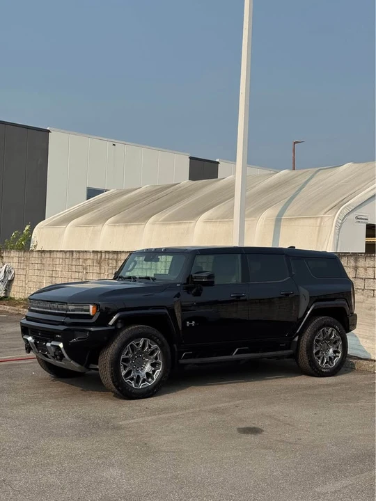 2025 GMC Hummer EV - Image 3 of 10