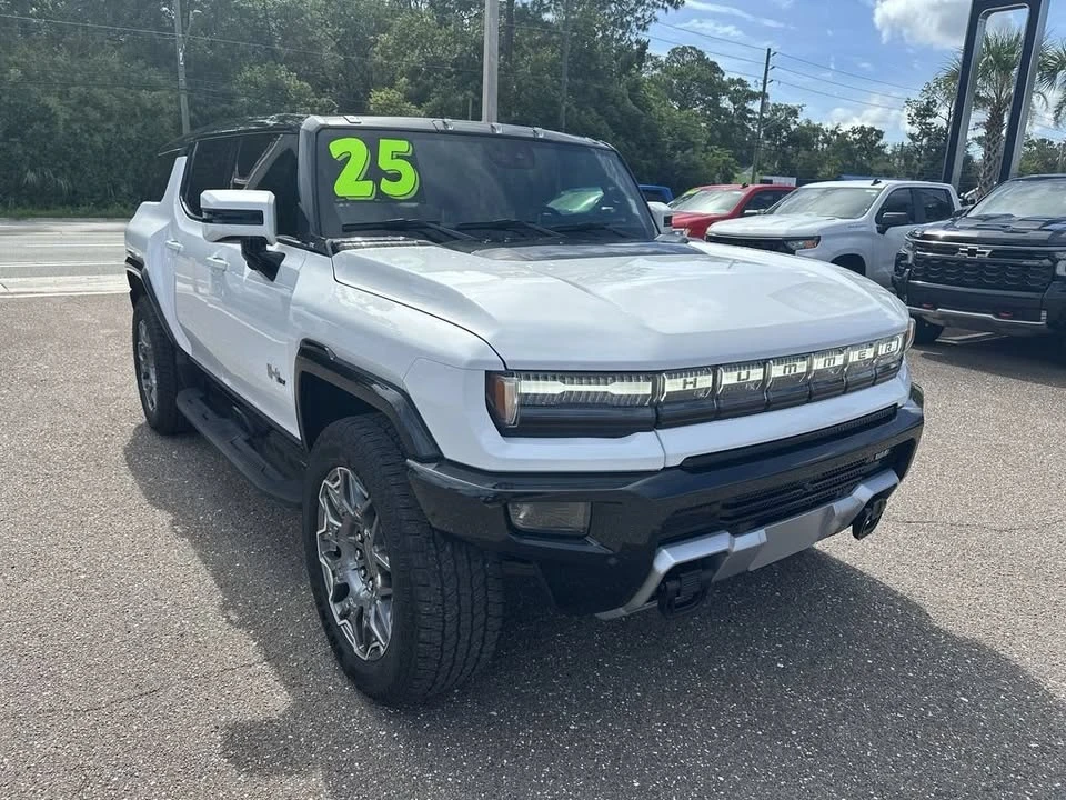 2025 GMC Hummer EV - Image 10 of 20
