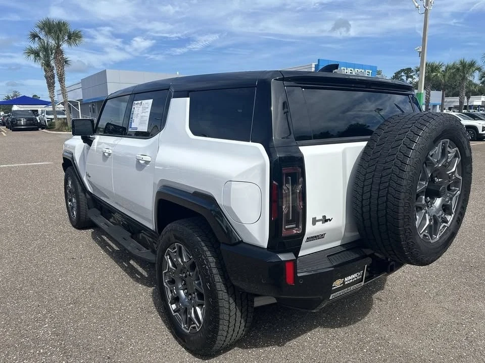 2025 GMC Hummer EV - Image 14 of 20