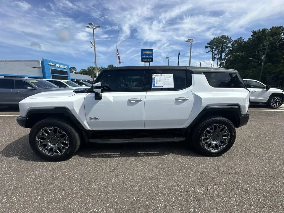 2025 GMC Hummer EV - Image 13 of 20