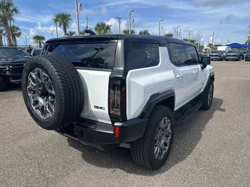 2025 GMC Hummer EV - Image 16 of 20