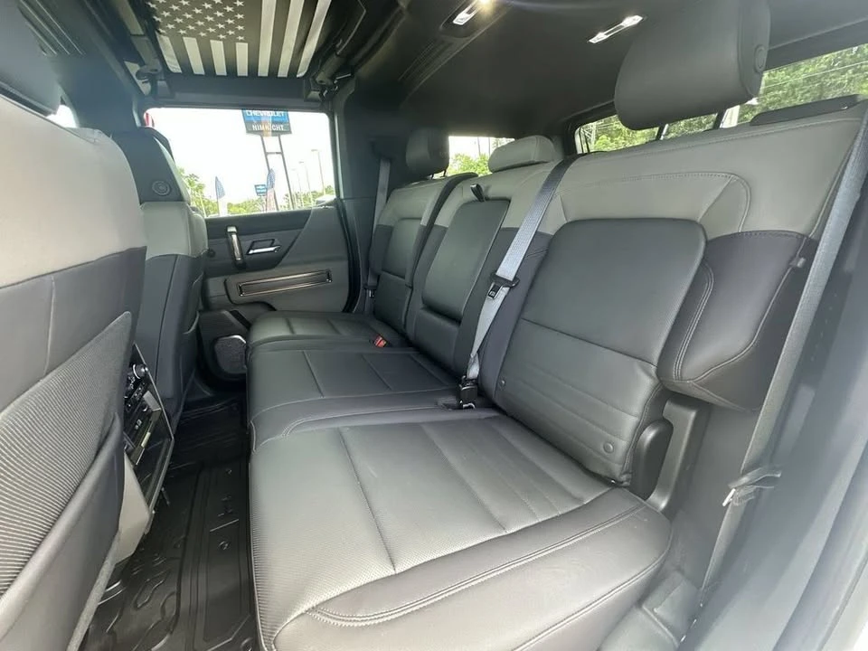 2025 GMC Hummer EV - Image 18 of 20