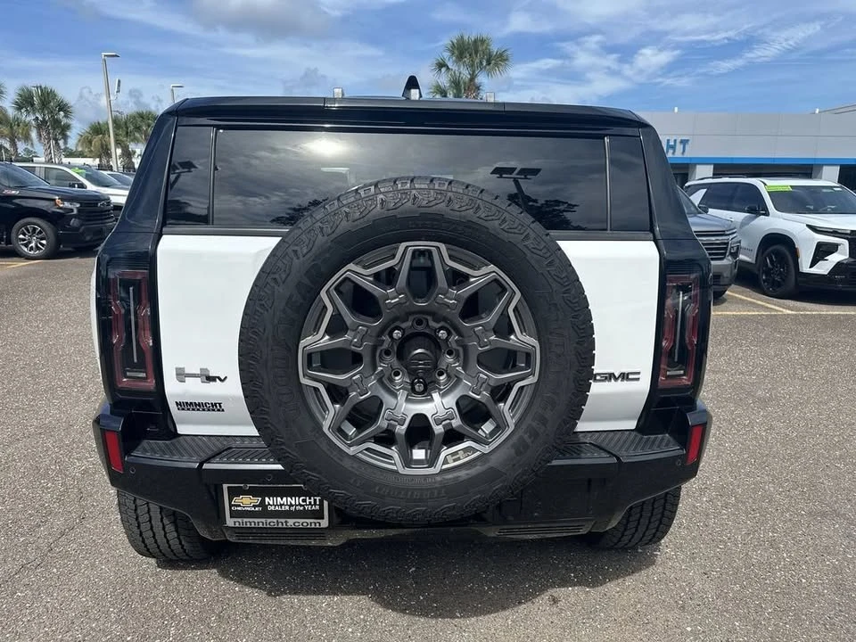 2025 GMC Hummer EV - Image 15 of 20