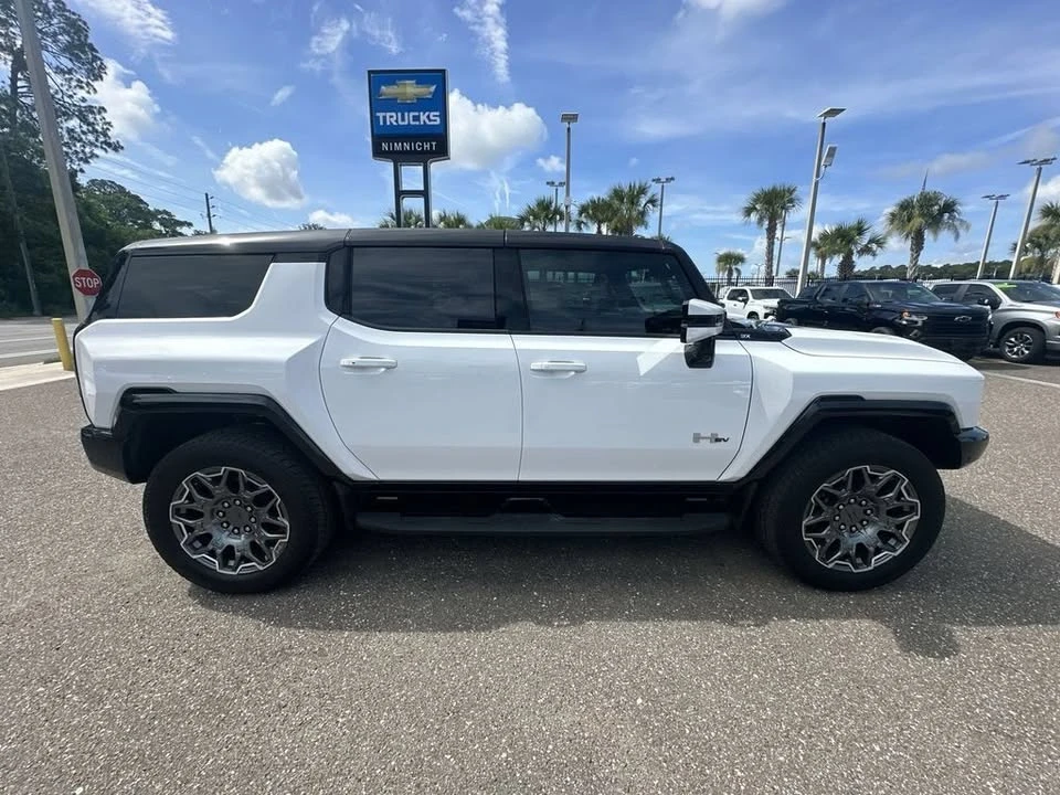 2025 GMC Hummer EV - Image 17 of 20